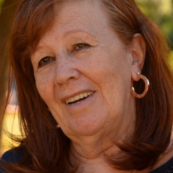 Lúcia Nascimento Palhares